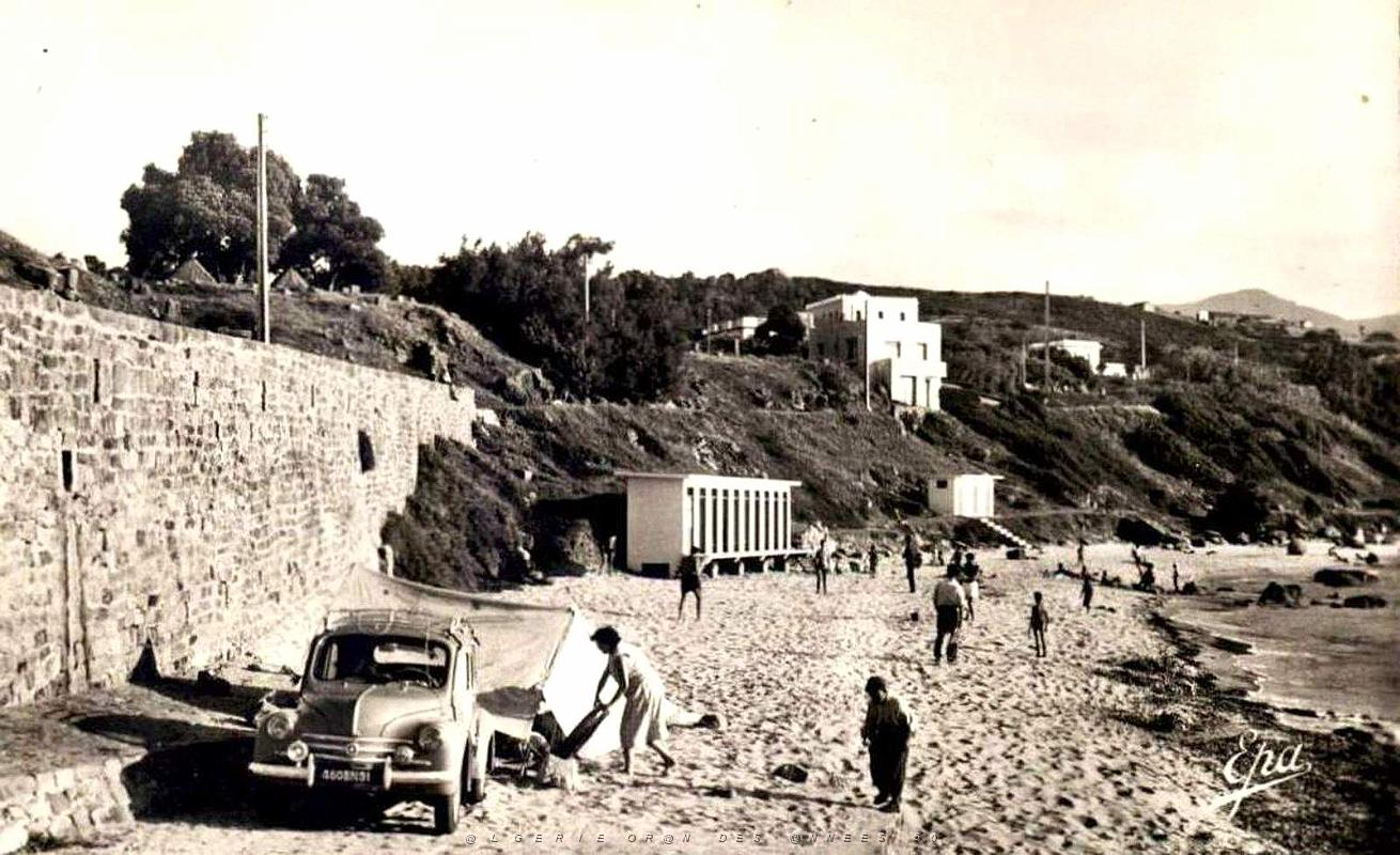 131- Tigzirt sur mer La plage, les villa et la 4cv immatriculee 460 BN 91.jpg